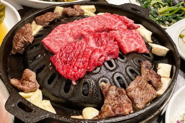 ‘화려한 마블링’ 입안 가득 차는 풍미가 매력적인 소고기 맛집 BEST5