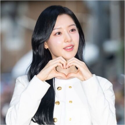 김지원 눈물의여왕 종방연 옷 셀린느 화이트 크롭 가죽 자켓 가격은?