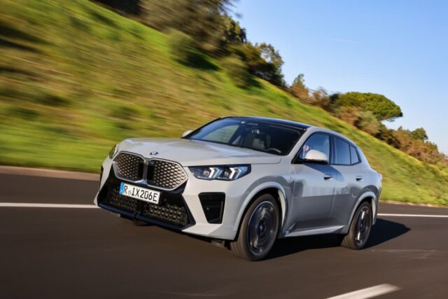 “성능은 물론 디자인까지?” 하반기 출시 예고한 BMW 전기 SUV, 주행 거리가 무려..