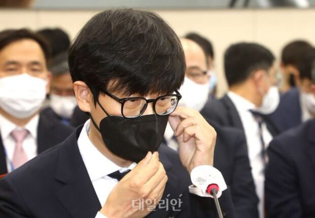 이해진의 초라한 은둔…’탈(脫) 라인’ 목줄 끄는데도 日정부 눈치만?