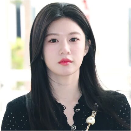 고윤정 공항패션 블랙원피스 신상 샤넬 가방 화이트백 샤넬미니백 가격은?