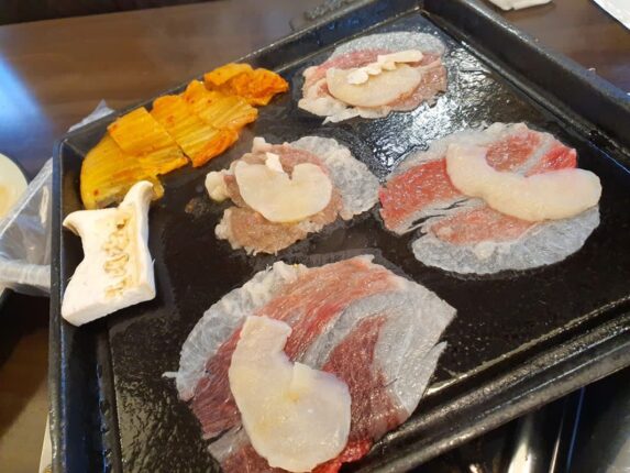 이영자도 먹고 울고 갔다는 차돌삼합 맛집 진대감