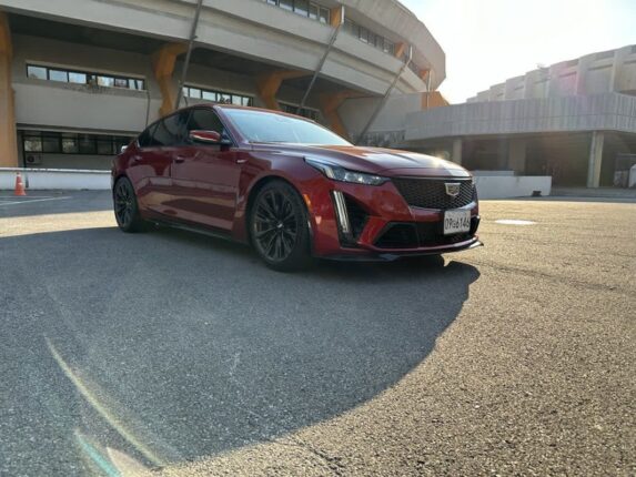 Review of Cadillac CT5-V, an American super sedan competing with BMW M5 / Audi RS7