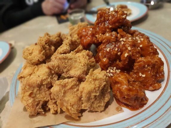 BBQ 본사 아래 치킨집은 맛이 어떨까? 제네시스 BBQ