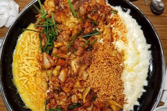 도란도란 철판에 볶아 먹을 수 있는 닭갈비 맛집 BEST5