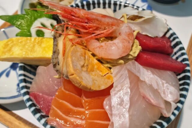 해산물을 주 재료로 한 일본식 덮밥 요리! 카이센동 맛집 BEST4