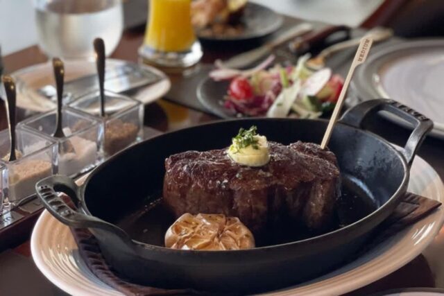 한 입 베어물자마자 행복이 가득차는 스테이크 맛집 BEST5