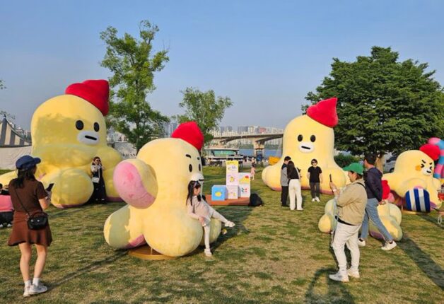 “무너랑 사진찍고 책읽자”…여의도한강공원서 야외도서관 오픈