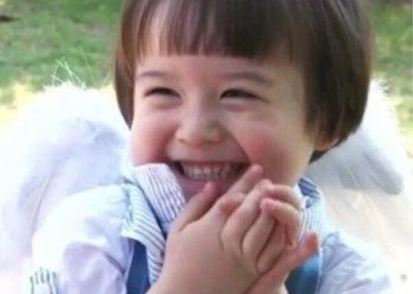 천사미소로 이모·누나들 사랑 독차지했던 혼혈소년