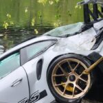 “출고 하루만에 어쩌다가…” 포르쉐 911 GT3 RS 강물 추락 사고