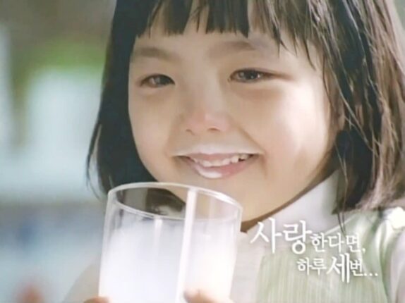 6살때 우유 5리터 마시며 촬영했던 우유소녀 근황
