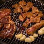 특유의 단 맛으로 입맛을 사로잡는 돼지갈비 맛집 BEST5