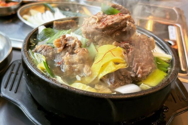 맵거나 부대낌 하나 없이 진한 육향을 즐길 수 있는 갈비탕 맛집 BEST5