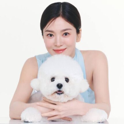 송혜교, 반려견 ‘루비’와 찰칵!…”촬영하다~ 쉬는 시간에”