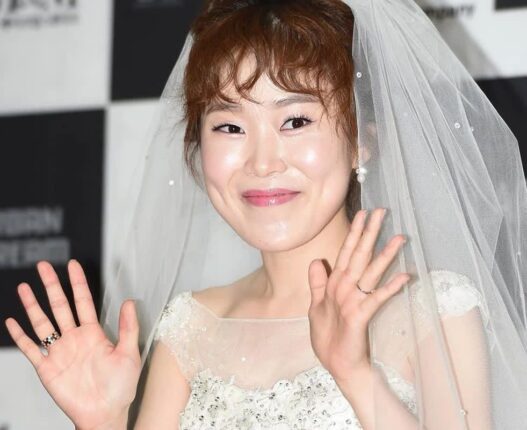 국민 MC 강호동 결혼식에 ‘웨딩드레스’ 입고 온 민폐 하객
