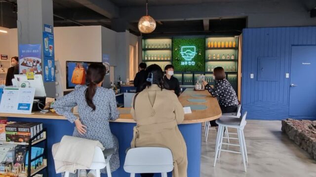 전통주부터 마야 카카오 음료까지, 제주에서 가장 독특한 가게가 모인 마을