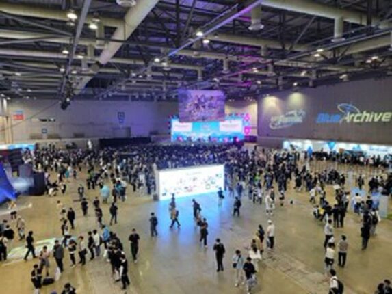전국 선생님들 총 집합!…불타오르는 팬심이 느껴졌던 ‘블루 아카이브 2.5주년 페스티벌’