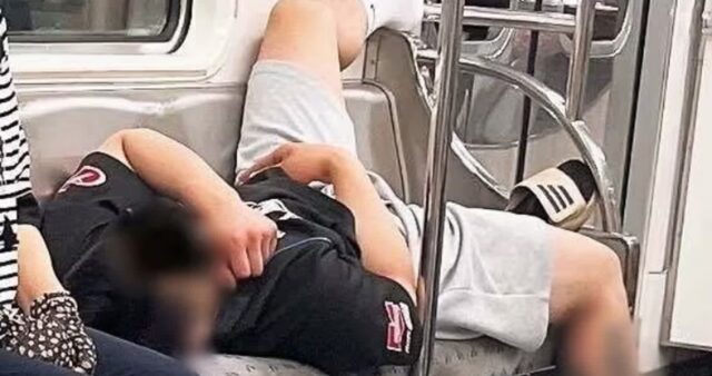 지하철 6호선서 좌석 3칸 차지한 뒤 ‘쩍벌’하고 꿀잠자는 문신남