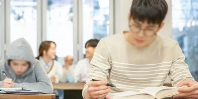 “인공지능, 무섭게 진화하고 있어”…급격하게 사라지고 있는 대학교 전공들