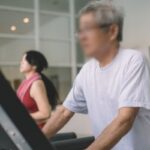 “아침에 헬스장 갔더니 ‘노인정’인 줄…30분씩 기구에 앉아 안 일어납니다”