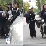 할아버지가 끌던 수레서 ‘폐지’ 쏟아지자 다시 줍고 밀어준 초등학생들 (사진)