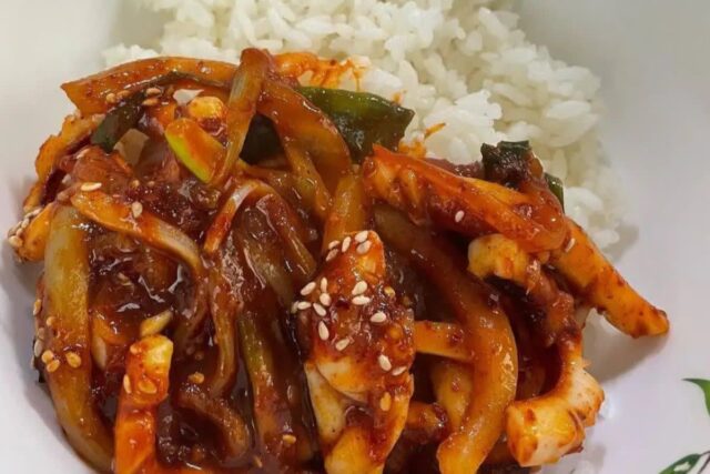 밥 공기 무한으로 집어 들게 만드는 오징어볶음 맛집 BEST5