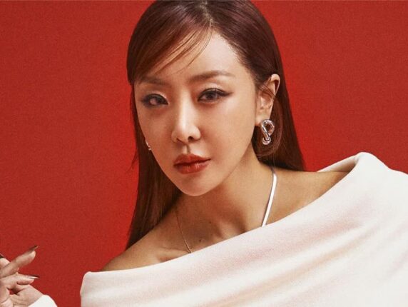 쇼윈도 부부지만 ‘이혼 생각은 아직’ 없다는 결혼 8년차 연예인