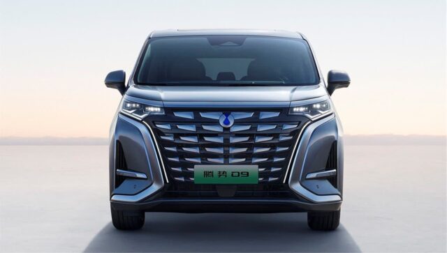 “벤츠 + BYD 무슨 조합?!” 벤츠와 BYD의 합작 미니밴 D9 모습이…?