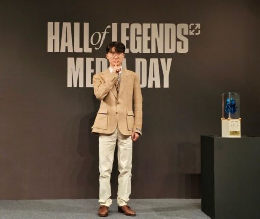 ‘LoL 전설의 전당’ 1호 헌정 영예 페이커 “앞으로 계속 전진할 것”