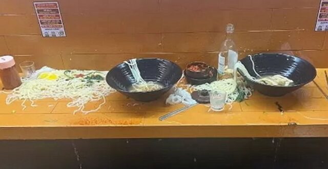 우동 두 그릇·소주 테이블에 붓고 행패 부린 ‘진상 커플’에 눈물 짓는 사장님