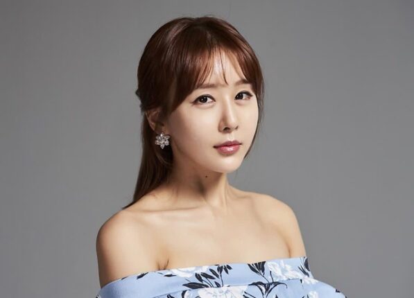 8살 연하에 키도 8cm 작은 남자와 결혼한 긴다리 기네스북 스타