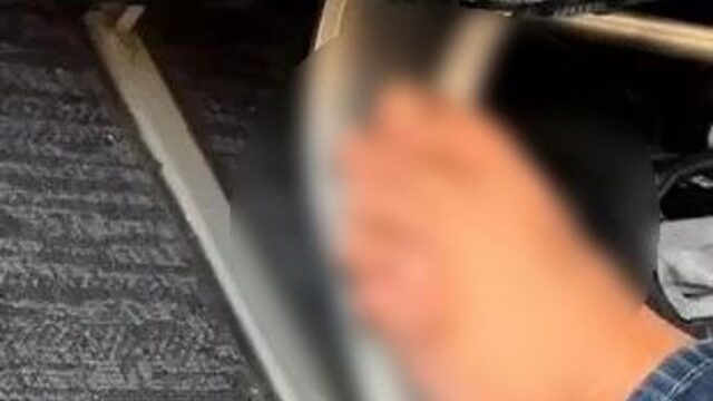발가락 6개 가진 탑승객의 기내 맨발 영상…논쟁 후끈