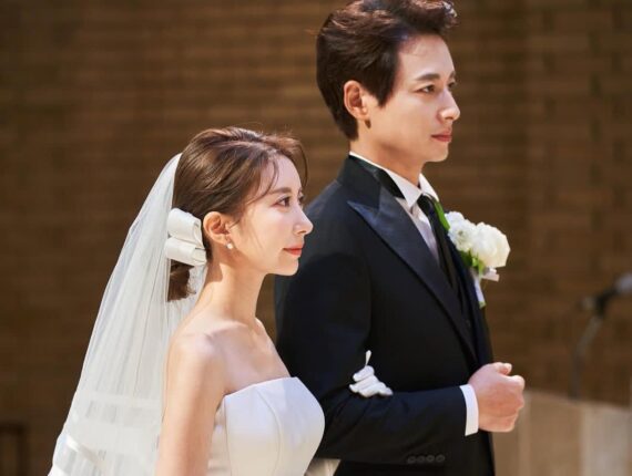 결혼한지 1년도 안돼서 또 한번 결혼식 올렸던 부부