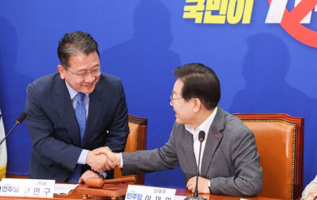 민주당 회의 석상서 급기야 “이재명은 민주당의 아버지”