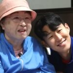 ‘흥민 바라기’ 치매 투병 할머니 직접 찾아가 친손자처럼 손 꼭 붙잡고 애교부린 손흥민 (영상)