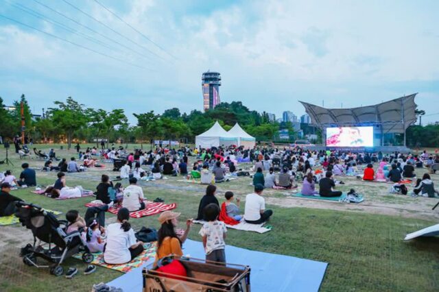 [의왕 소식] 더운 여름 ‘돗자리 영화관’ 마지막 상영 즐겨 볼까