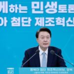 경북 간 尹, 선물 보따리 풀고 ‘박정희 새마을운동 정신’ 강조
