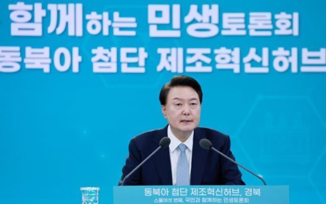 경북 간 尹, 선물 보따리 풀고 ‘박정희 새마을운동 정신’ 강조