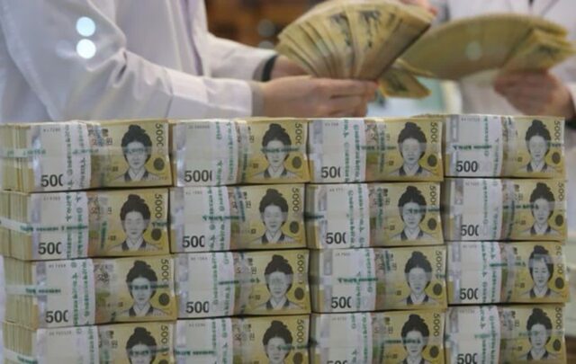 은행권 ‘공짜 예금’ 빠져나간다…대출금리 자극 ‘복병’