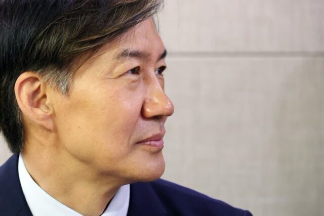 尹 저격한 조국 “그 아내의 최후가 오고 있다”