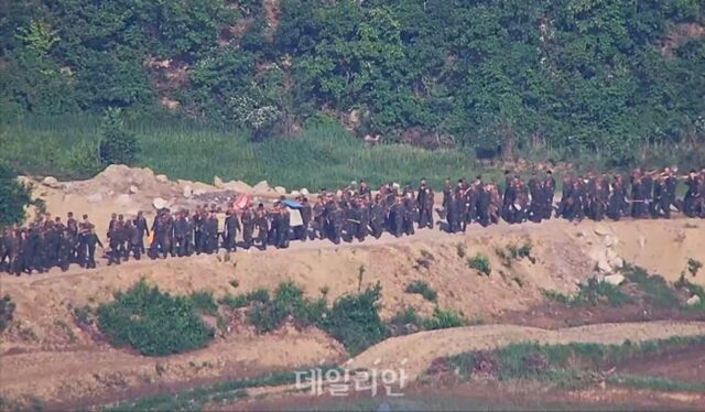 북한, 6월에만 3번째 군사분계선 침범…군 “경고방송·사격에 북상”