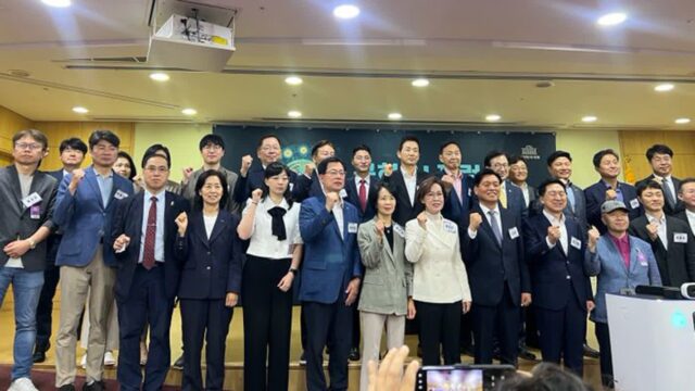 ‘국회 AI 포럼’ 첫발…전문가들 “규제보단 지원, AI 기본법 시급”
