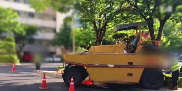 충남 계룡 아파트 단지서 10톤짜리 롤러 차량에 지나가던 남성 깔려 숨져