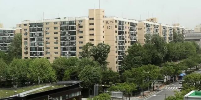 “경비원 100명 해고 정당”…압구정 현대아파트 주민 손 들어준 대법원