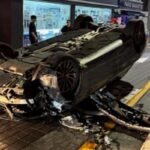 부산 벤츠 운전자, 김호중 모방?…가로등 들이받고 뒤집힌 차 버리고 ‘도주’