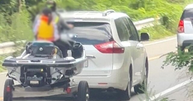 제트스키에 어린 딸 태워 끌고 가는 차주… 보호장구도 없어 ‘충격’