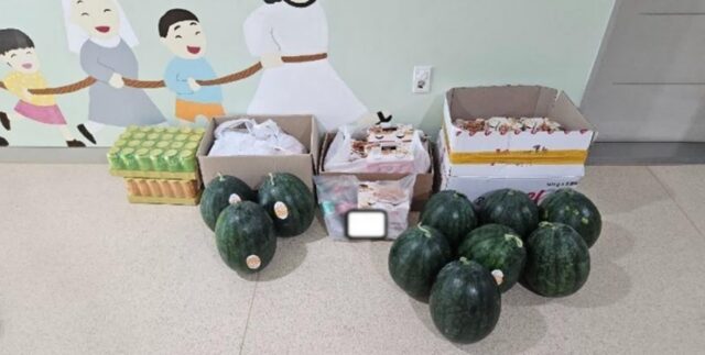 한 아저씨가 보육원에 기부한 ‘치킨·수박’… 추가로 밝혀진 사연에 ‘눈물’