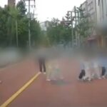 횡단보도 앞에 두고… 차 달려 오는데 아이들 데리고 수차례 단체 무단횡단한 어린이집 교사들