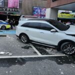 광주 시장서 건물로 돌진한 SUV 차량… 70대 운전자는 ‘급발진’ 주장