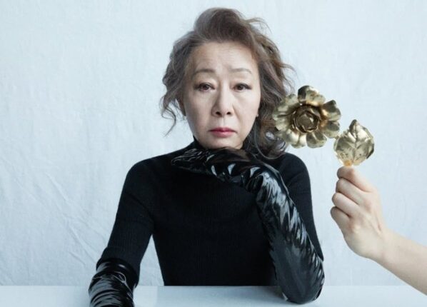 윤여정 출연 반대하다 무릎 꿇고 사과 했다는 전도연